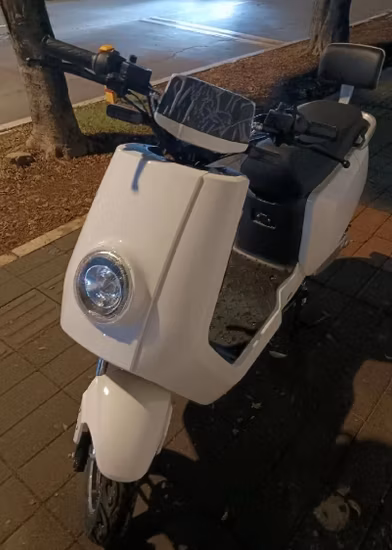 4wheels Mobility Scooter Electric Scooter with EEC Approval for Adults Handicapped Scooter with 1000W Motor and Max Speed at 25km/H